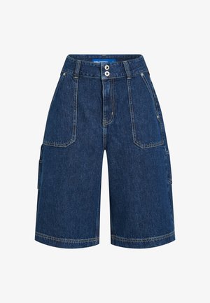 Tummansiniset farkkujen polvipituiset shortsit, joissa on etutaskut, kaksinkertainen nappikiinnitys ja näkyvät saumat.