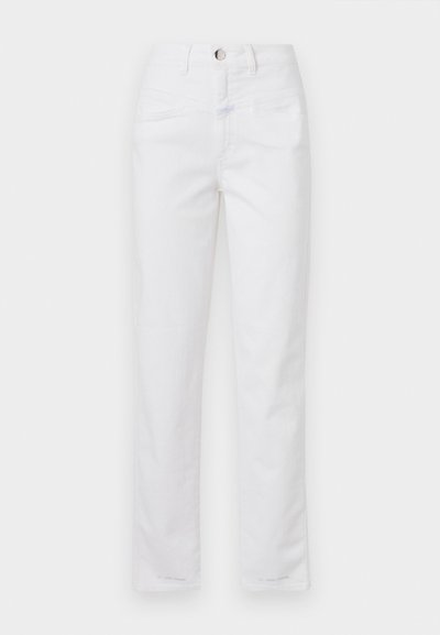 Jeans en denim blanc avec un design à jambe droite, cinq poches et une fermeture à bouton à l'avant. Texture lisse avec des détails de couture subtils.