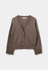 Hnedý pletený kardigán s výstrihom do V, predným zapínaním na gombíky a rebrovanými manžetami. Má hladkú textúru a uvoľnený, skrátený strih.