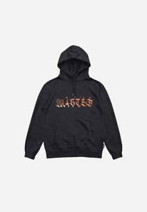 Hoodie noir avec une poche avant, capuche à cordon de serrage et texte stylisé en orange. Le tissu semble doux et texturé avec une coupe décontractée.