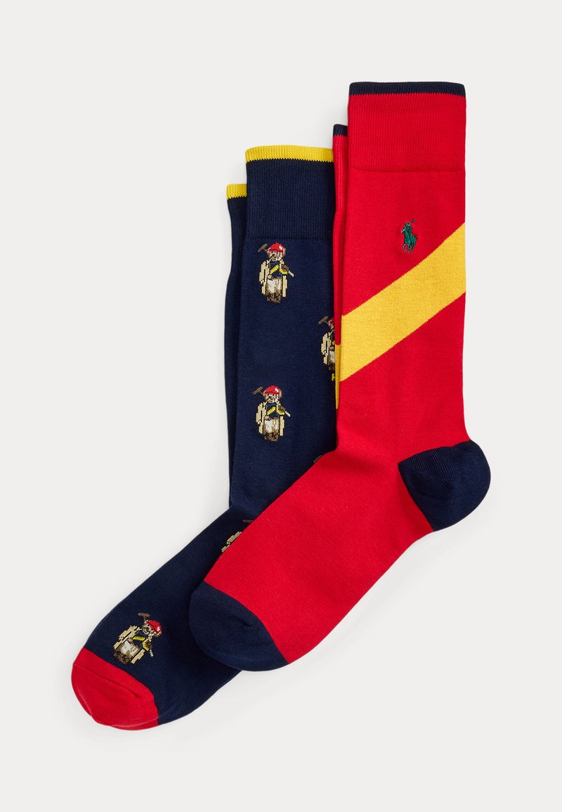 To par knestrømper, en marineblå med golfspiller-motiver, og en rød med gul diagonallinje og liten grønn brodert logo.