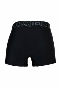 Svarta boxershorts med en slät textur, med ett brett elastiskt midjeband som har varumärket i grått. Inga synliga sömmar vid benen.