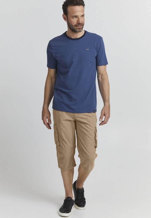 FQARINO REGULAR FIT - Shorts - coriander3