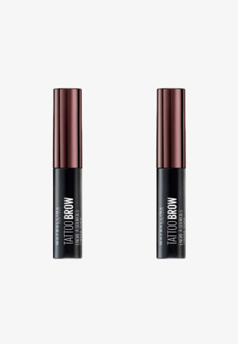 Deux tubes de mascara noirs avec une base noire brillante et des bouchons métalliques brun rougeâtre. Les étiquettes indiquent "Tattoo Brow" en blanc.