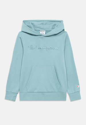 Sudadera con capucha Champion de color azul claro con bolsillo frontal, capucha, mangas largas, logo bordado en el pecho y pequeño logo en el puño izquierdo.