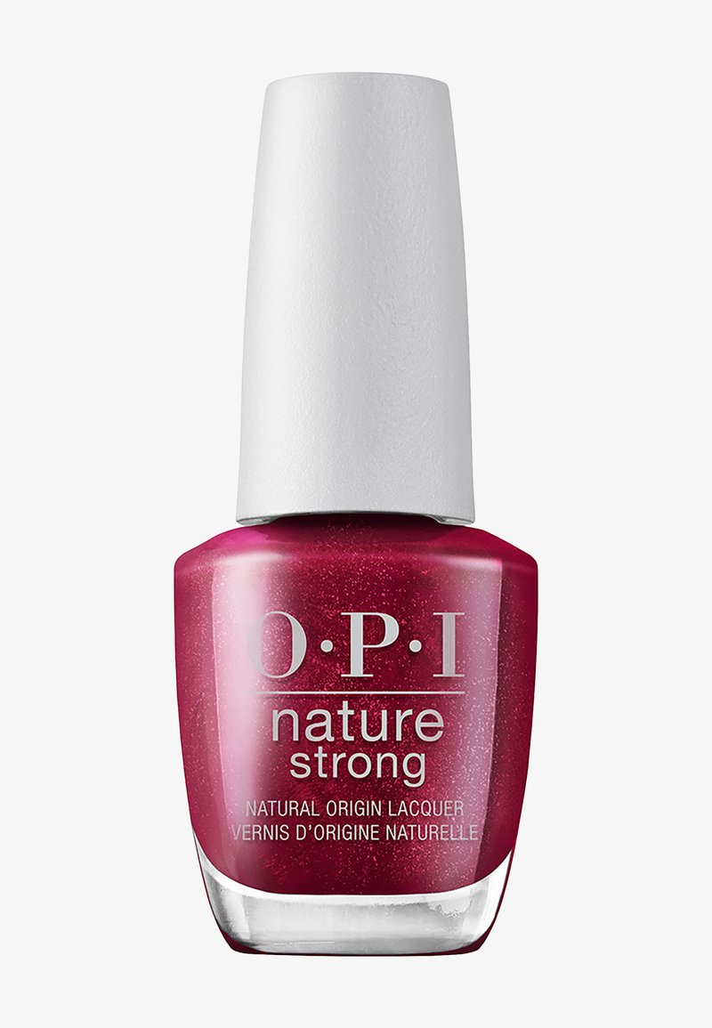 Rote, glitzernde OPI Nature Strong Nagellackflasche mit weißem Deckel und klarem Boden, beschriftet mit Natural Origin Lacquer.
