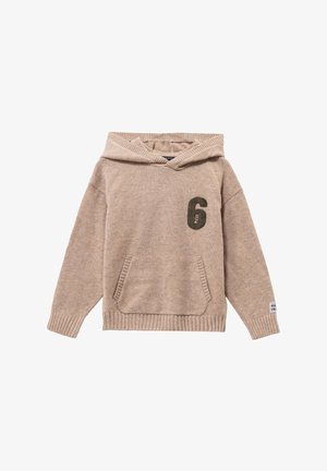 Sudadera de punto beige con bolsillo frontal, puños y dobladillo acanalados, capucha y parche oscuro con el número "6" en el lado izquierdo del pecho.