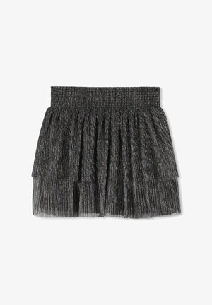 Czarna i srebrna warstwowa spódnica z marszczoną gumką w pasie, charakteryzująca się teksturowanym, metalicznym połyskiem oraz płynnym, wielowarstwowym krojem.