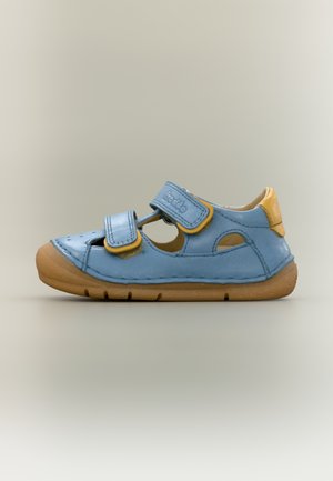 Sandale pentru copii din piele albastră cu accente galbene, două curele reglabile, detalii perforate și o talpă din cauciuc bej. Design ușor.