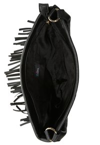 Černá kožená taška s třásněmi, zlatými prvky a zipovým uzavřením. Interiér je podšitý černou tkaninou a obsahuje kapsy pro organizaci.