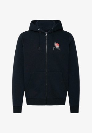 Schwarzer Kapuzenpullover mit Reißverschluss, Fronttaschen, Kordelzug an der Kapuze und kleinem weißem und rotem Vogel-Design auf der linken Brust.