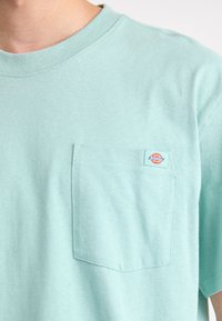 Dickies LURAY POCKET TEE - Paprasti marškinėliai - blue surf