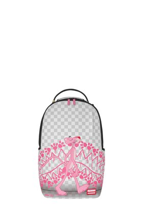 Mochila a cuadros gris con un gran gráfico del Pink Panther caminando y patrones de flores abstractas rosadas.