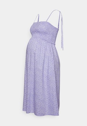 Vestido de maternidade roxo com corpete justo com pregas, alças ajustáveis e saia fluida com um padrão de folhas brancas.