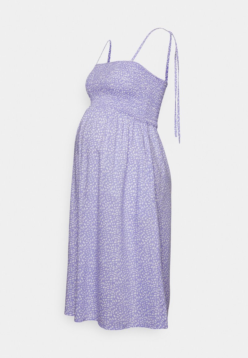 Rochie de maternitate mov cu un corset ajustat cu elastic, bretele subțiri reglabile și o fustă evazată cu un model alb de frunze.