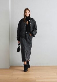 UGG CLASSIC MINI BAILEY ZIP - Botine clasice - black