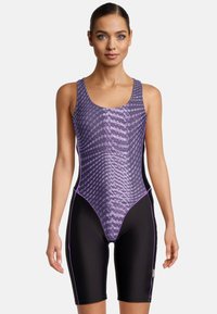 Maillot de bain une pièce avec un motif en nid d'abeille violet, un corps noir et des finitions violet contrastées le long des bords. Texture lisse, coupe athlétique.