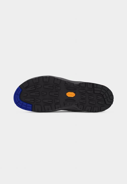 The North Face CLYFFE ULTRA UNISEX - Trainers - desert stone/blue — photo 6