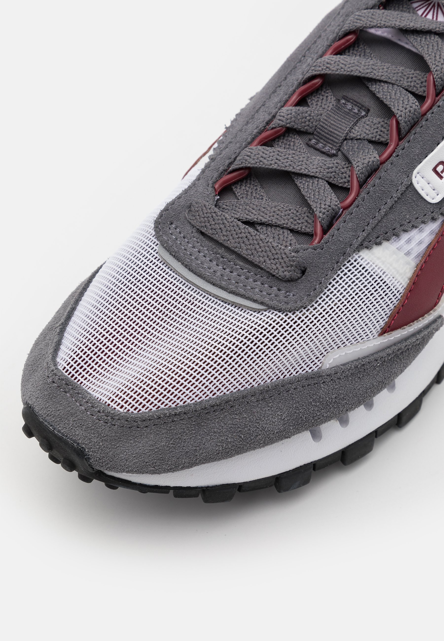 reebok silver trainers