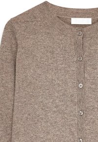 Beżowy sweter robiony na drutach z okrągłym dekoltem, z sześcioma guzikami z przodu, ściągaczami przy mankietach i u dołu oraz miękką teksturą.