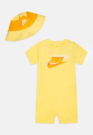 Nike Sportswear ROMPER HAT UNISEX SET - Jumpsuit - soft yellow