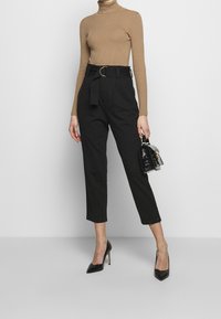 Lauren Ralph Lauren Stickad tröja - camel