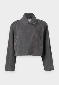 Jachetă din denim gri tăiată, cu guler ascuțit, închidere cu fermoar asimetric și două buzunare laterale cu detalii din fermoar.