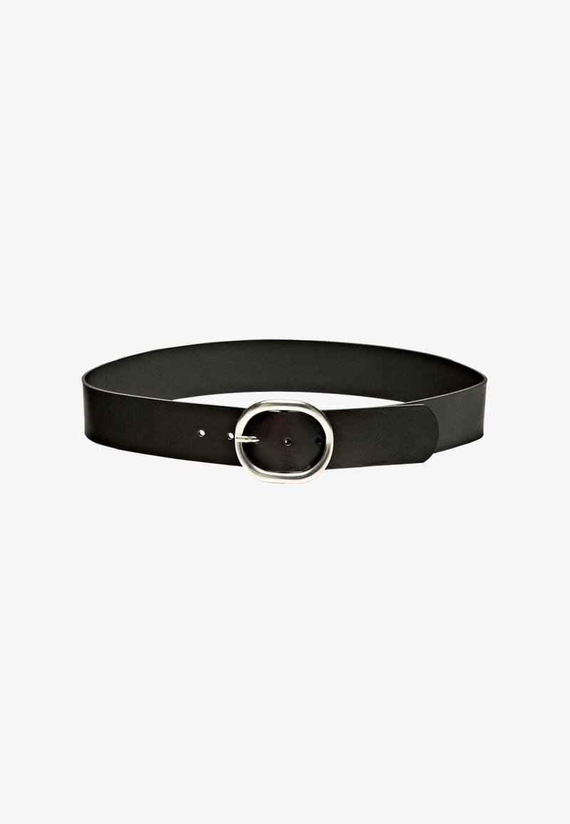 Ceinture en cuir noir avec une texture lisse, boucle ovale en métal argenté, et plusieurs trous pour l'ajustement. Design simple et fonctionnel.