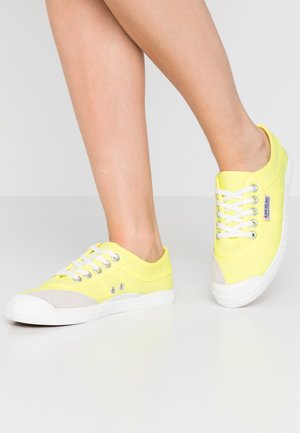 Trainers - safety yellow