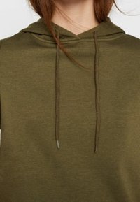 Vero Moda Jersey con capucha - green