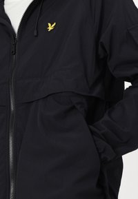 Lyle & Scott Windjack - jet black