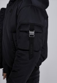 SIKSILK Winterjacke - black