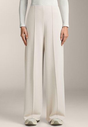 STRAIGHT-LEG WITH SOFT-TOUCH AND CREASE - Trousers - sand