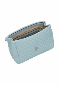 Borsa cosmetica trapuntata azzurro chiaro con texture liscia, chiusura a scatto argentata e interno beige dotato di tasca con zipper e logo del marchio.