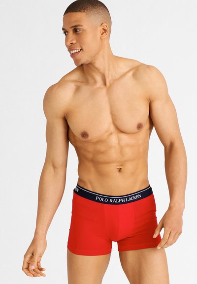 Rode boxershorts met een strakke pasvorm, gemaakt van gladde stof. Voorzien van een marineblauwe tailleband met het logo "POLO RALPH LAUREN".