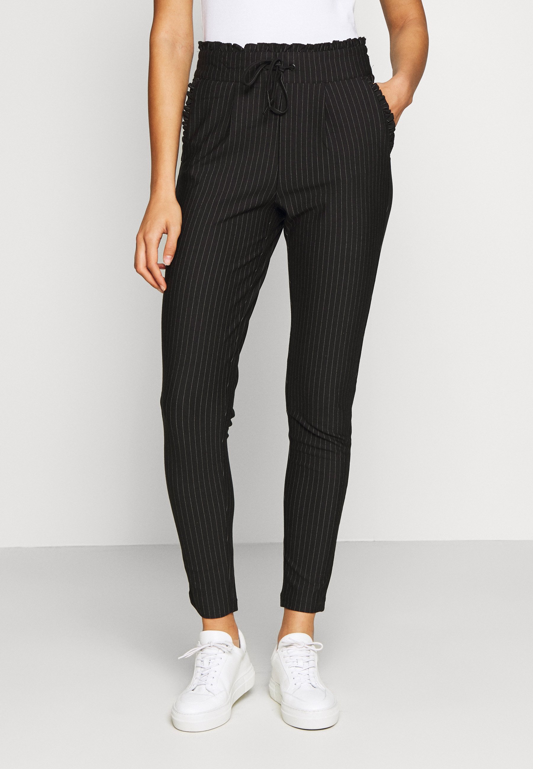 ONLPOPTRASH PINSTRIPE FRILL PANT Bukse black ONLPOPTRASH PINSTRIPE FRILL PANT Bukse black