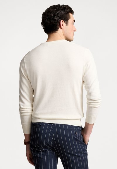 Polo Ralph Lauren COTTON-CASHMERE CREWNECK SWEATER - Jersey de punto - deckwash white