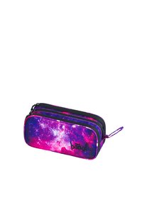 Astuccio con motivo galattico che presenta tonalità di viola e blu, con cerniere nere e un anello in tessuto per un facile trasporto.