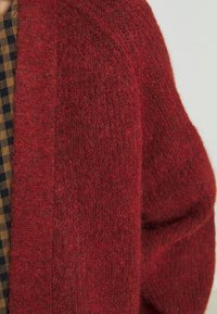 Selected Femme Petite Strickjacke - red