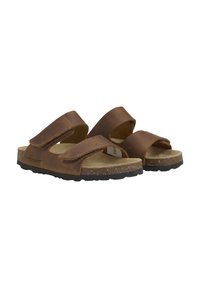 Bruine leren sandalen met twee brede banden, kurken voetbed en een gestructureerde zwarte rubberen zool. Klittenbandsluitingen voor een aanpasbare pasvorm.
