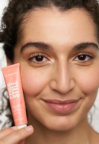 The Body Shop FREESTYLE MULTI COLOUR - Foundation - born