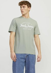 Jack & Jones RUNDHALS - T-shirt con stampa - desert sage