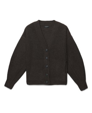 Brauner Cardigan aus weichem Material, mit V-Ausschnitt, langen Ärmeln und sechs schwarzen Knöpfen auf der Vorderseite. Strukturierte Rippbündchen.