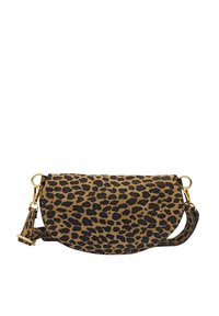 Sac à main en cuir imprimé léopard marron et noir, de forme courbée, à surface texturée, avec quincaillerie dorée et une bandoulière réglable.