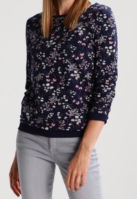 Marineblauwe sweatshirt met bloemenpatroon, lange mouwen, ronde halslijn, geribbelde manchetten en tailleband; wit en roze bloemaccenten.