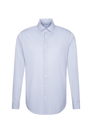 Hellblaues Herrenhemd mit langen Ärmeln, durchgehend mit Knöpfen zu schließen und spitzem Kragen, von vorne auf weißem Hintergrund dargestellt.