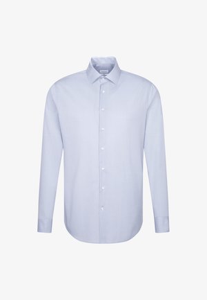 Lichtblauw overhemd voor mannen met lange mouwen, knoopsluiting aan de voorkant en een puntige kraag, frontaal weergegeven op een witte achtergrond.