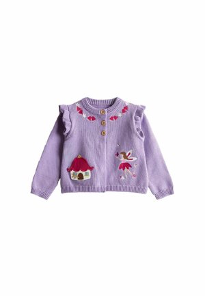 Lavendel-Farbenes Cardigan mit Rüschenschultern, Holzknöpfen und bestickten Motiven von Feen und Häusern. Weicher Strick, lange Ärmel.