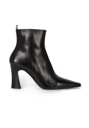 Bottines à talons hauts - black