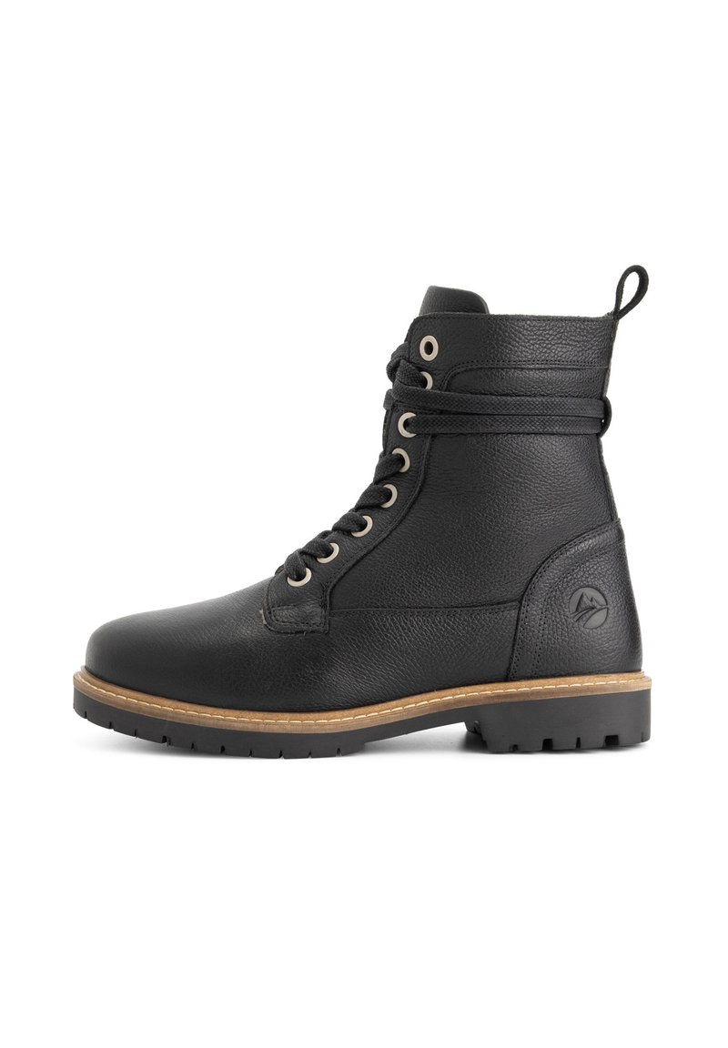 Zwarte leren enkellaars met ronde neus, metalen ogen en vetersluiting. Voorzien van een gestructureerde afwerking en een lage, bruine rubberen zool.